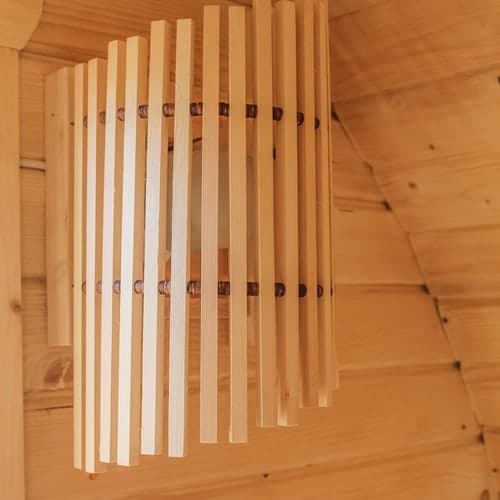 Rückenlehne und Lampe im Detail